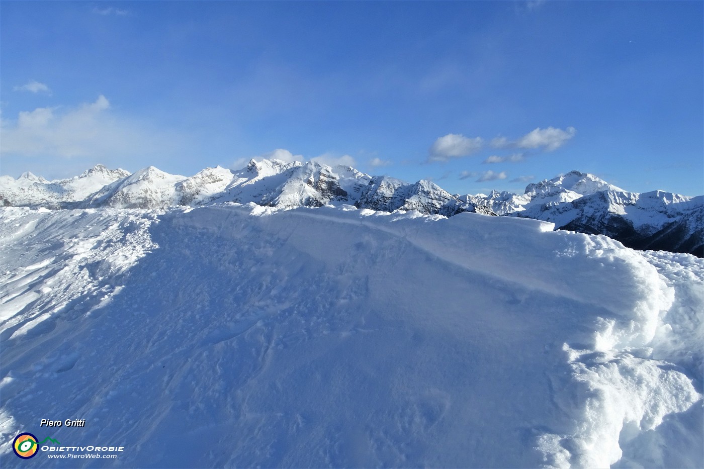 67 Dalla cima del Monte Torcola Soliva ammassi di neve .JPG